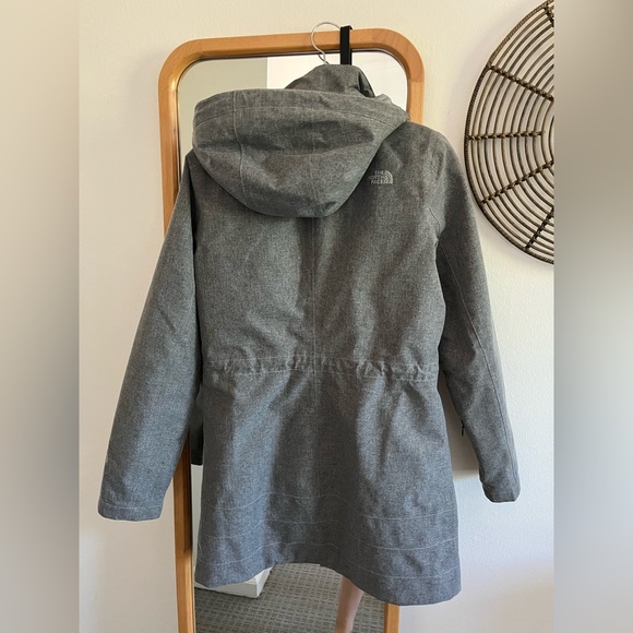 North Face Women’s Jacket - Picture 3 of 3